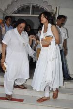 Shilpa Shetty at Sonu Nigam_s mom prayer meet in Mumbai on 3rd March 2013 (83).JPG