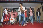 Jackky Bhagnani unveils Rangrezz Gangnam video at Dharavi slums in Mumbai on 4th March 2013 (15).JPG