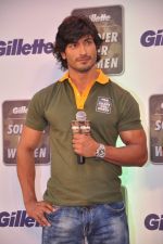 Vidyut Jamwal at Gillette promotional event in Fort, Mumbai on 8th March 2013 (13).JPG