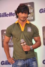 Vidyut Jamwal at Gillette promotional event in Fort, Mumbai on 8th March 2013 (6).JPG