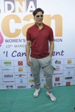 Akshay Kumar at DNA Women_s Half Marathon in Mumbai on 10th March 2013 (50).JPG