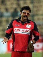 Chiranjeevi at CCL Grand finale at Bangalore on 10th March 2013(141).jpg