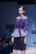 Model walks the ramp for Hemant and Nandita Show at Wills Lifestyle India Fashion Week 2013 Day 2 in Mumbai on 14th March 2013 (27).JPG
