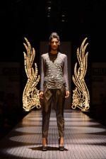 Model walks the ramp for Namrata Joshipura Show at Wills Lifestyle India Fashion Week 2013 Day 1 in Mumbai on 13th March 2013 (17).JPG