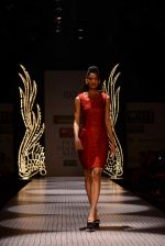 Model walks the ramp for Namrata Joshipura Show at Wills Lifestyle India Fashion Week 2013 Day 1 in Mumbai on 13th March 2013 (20).JPG