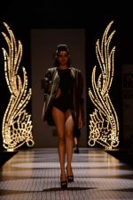Model walks the ramp for Namrata Joshipura Show at Wills Lifestyle India Fashion Week 2013 Day 1 in Mumbai on 13th March 2013 (41).JPG