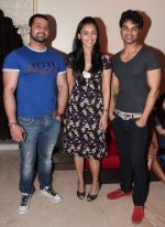 mudasir ali, hrishitaa bhatt and yuvaraj parashar at Sanjay Sharma_s birthday bash in Mumbai on 13th March 2013.jpg