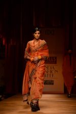Model walks the ramp for Tarun Tahiliani Show at Wills Lifestyle India Fashion Week 2013 Day 2 in Mumbai on 14th March 2013 (208).JPG