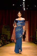 Model walks the ramp for Tarun Tahiliani Show at Wills Lifestyle India Fashion Week 2013 Day 2 in Mumbai on 14th March 2013 (29).JPG