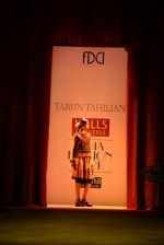 Model walks the ramp for Tarun Tahiliani Show at Wills Lifestyle India Fashion Week 2013 Day 2 in Mumbai on 14th March 2013 (3).JPG