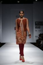 Model walks the ramp for Myoho Show at Wills Lifestyle India Fashion Week 2013 Day 5 in Mumbai on 17th March 2013 (5).JPG