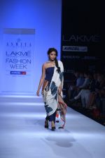 Shriya Saran walk the ramp for Asmita Marwa Show at Lakme Fashion Week 2013 Day 1 in Grand Hyatt, Mumbai on 22nd March 2013 (128).JPG