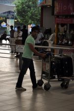 Punit Malhotra return for Gori tere Pyaar main bangalore schedule in Airport, Mumbai on 25th March 2013 (8).JPG