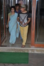 Aamir KHan visits Sanjay Dutt in Bandra, Mumbai on 28th March 2013 (2).JPG