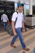 Amit Sadh leave for charity match in Delhi Airport on 30th March 2013 (25).JPG