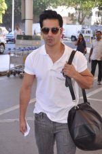 Varun Dhawan leave for charity match in Delhi Airport on 30th March 2013 (44).JPG