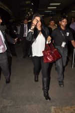Neha Dhupia leave for TOIFA in Mumbai on 1st April 2013 (3).JPG