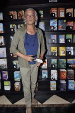 Sudhir Mishra at the launch of My Life My Rules book by Sonia Golani in Landmark, Mumbai on 4th April 2013 (33).JPG