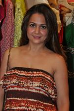 Amrita Arora at Nazakat store in Khar, Mumbai on 5th April 2013 (13).JPG