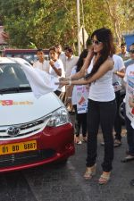 Tulip Joshi at don_t drink and drive campaigh by tab cab in Carters, Mumbai on 5th April 2013 (15).JPG