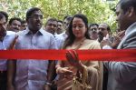 Hema Malini inaugurates Malabar Gold Store in Andheri, Mumbai on 7th April 2013 (108).JPG