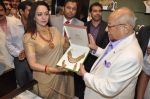 Hema Malini inaugurates Malabar Gold Store in Andheri, Mumbai on 7th April 2013 (125).JPG