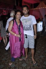 devika with karan at Elle Carnival in aid of Womens Cancer Initiative a foundation set up by Devieka Bhojwani in Mumbai on 7th April 2013.JPG