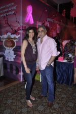 zabe kaohli with hubby at Elle Carnival in aid of Womens Cancer Initiative a foundation set up by Devieka Bhojwani in Mumbai on 7th April 2013.JPG