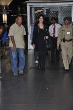 Katrina Kaif arrive from TOIFA 2013 in Mumbai on 8th April 2013 (74).JPG