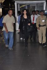 Katrina Kaif arrive from TOIFA 2013 in Mumbai on 8th April 2013 (75).JPG