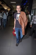 MAnoj Bajpai arrive from TOIFA 2013 in Mumbai on 8th April 2013 (85).JPG