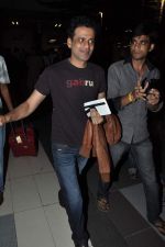 Manoj Bajpai arrive from TOIFA 2013 in Mumbai on 8th April 2013 (24).JPG