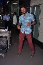 Prabhu Deva arrive from TOIFA 2013 in Mumbai on 8th April 2013 (90).JPG
