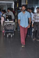 Prabhu Deva arrive from TOIFA 2013 in Mumbai on 8th April 2013 (91).JPG