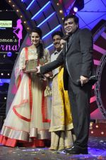 Sania Mirza, Divya Dutta at Women_s Prerna Awards in Mumbai on 9th April 2013 (127).JPG