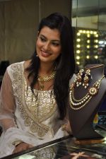 Sayali Bhagat unviels Temple Jewelry Collection by Popley & Sons in Mumbai on 9th April 2013 (14).JPG