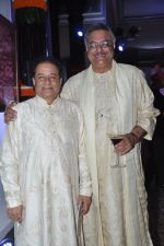 Anup Jalota, Siddharth Kak at Surabhi Foundation Fundraiser event in Taj Colaba, Mumbai on 12th April 2013 (6).JPG