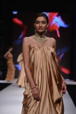 Model walk the ramp for Kays Jewels Show at IIJW Delhi day 2 on 13th April 2013 (5).JPG