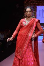 Model walk the ramp for PC Jewellers Show at IIJW Delhi day 2 on 13th April 2013 (28).JPG