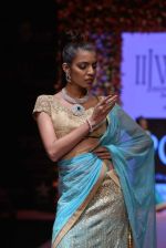 Model walk the ramp for PC Jewellers Show at IIJW Delhi day 2 on 13th April 2013 (7).JPG