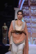 Model walk the ramp for RK Jewellers Show at IIJW Delhi day 2 on 13th April 2013 (26).JPG