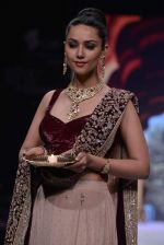 Model walk the ramp for RK Jewellers Show at IIJW Delhi day 2 on 13th April 2013 (34).JPG