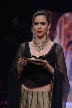 Model walk the ramp for RK Jewellers Show at IIJW Delhi day 2 on 13th April 2013 (37).JPG