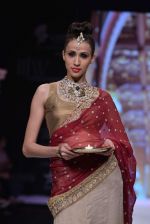 Model walk the ramp for RK Jewellers Show at IIJW Delhi day 2 on 13th April 2013 (42).JPG