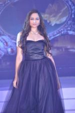 at Zoya introduces exquisite Jewels of the Crown jewellery line in Mumbai on 13th April 2013 (82).JPG