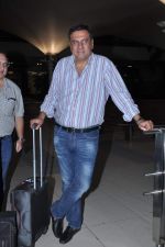 Boman Irani snapped at airport in Mumbai on 16th April 2013 (40).JPG