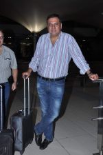 Boman Irani snapped at airport in Mumbai on 16th April 2013 (42).JPG