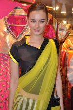 Evelyn Sharma at Manish Arora_s first store in Juhu, Mumbai on 15th April 2013 (35).JPG