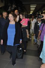 Aishwarya Rai Bachchan with Aradhya return from NY in Mumbai Airport on 23rd April 2013 (79).JPG
