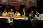 Lata Mangeshkar, Suresh Wadkar at Dinanath Mangeshkar Awards in Sion, Mumbai on 24th April 2013 (67).JPG